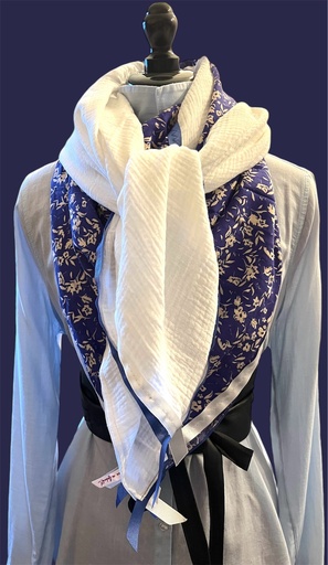 Foulard 4 carrés fleuri bleu et blanc